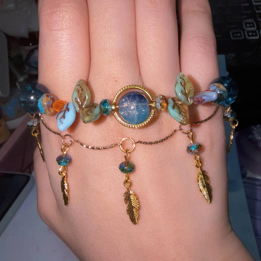 OC theme bracelet (@crowiaa)